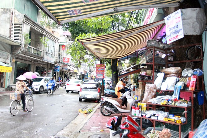Cảnh sát “lục tung” chợ Trời tìm phụ kiện ô tô trộm cắp - ảnh 13