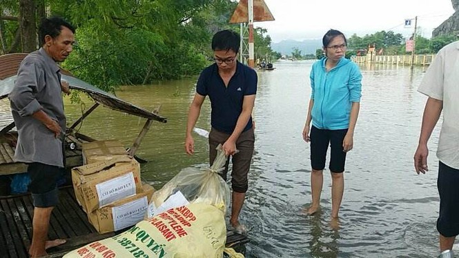 Cận cảnh Ninh Bình chìm trong nước, đường biến thành sông - ảnh 5