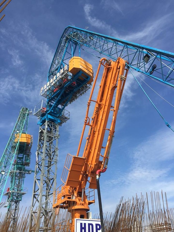Doanh nghiệp mâu thuẫn, nguy hiểm rình rập công trường - ảnh 2