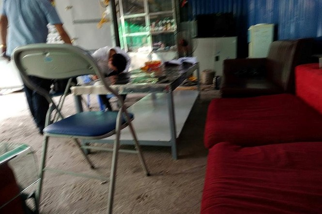 Cận cảnh bãi xe không phép có kẻ lạ mặt doạ giết công an - ảnh 4