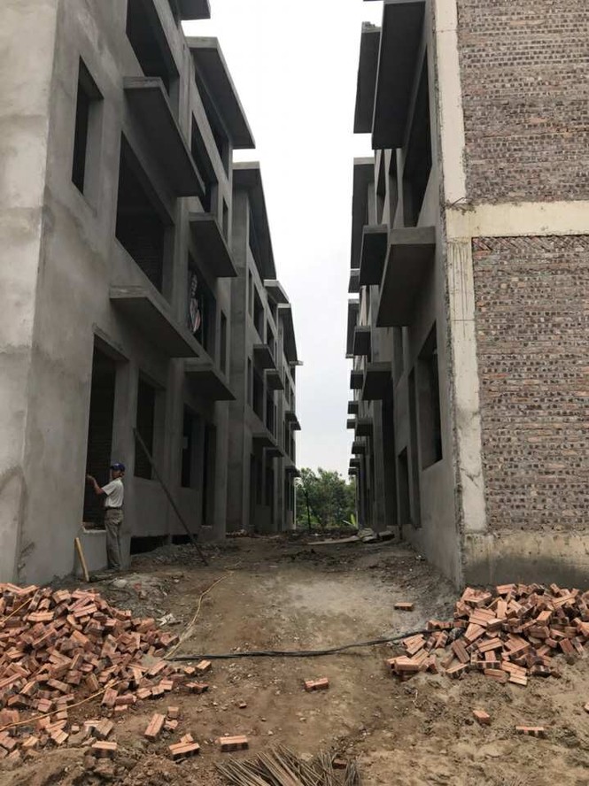 Giữa Thủ đô 26 biệt thự 'khủng' không phép vẫn thi công nhộn nhịp - ảnh 4