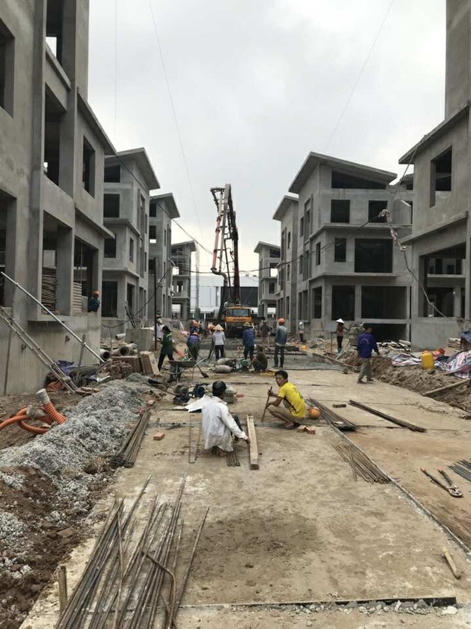 Giữa Thủ đô 26 biệt thự 'khủng' không phép vẫn thi công nhộn nhịp - ảnh 2