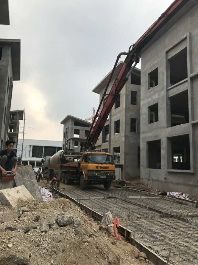Giữa Thủ đô 26 biệt thự 'khủng' không phép vẫn thi công nhộn nhịp - ảnh 1