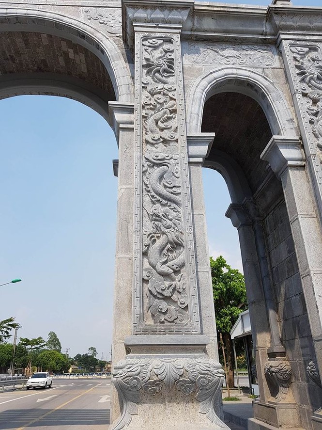 Cận cảnh cổng làng 11 tỷ ở Ninh Bình - ảnh 2