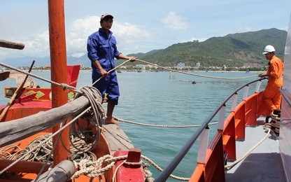 Cứu hộ thành công tàu cá gặp nạn ngoài Hoàng Sa - ảnh 3
