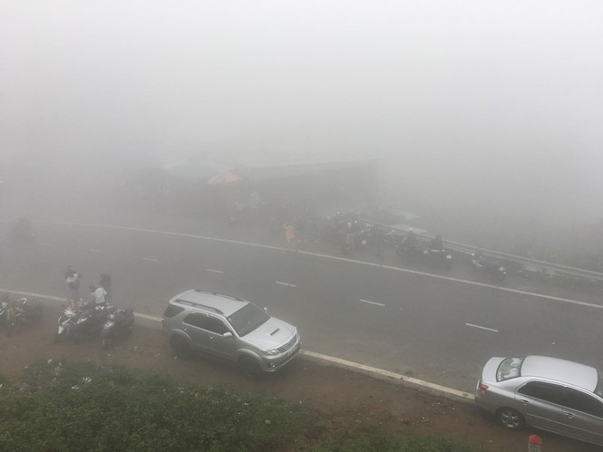 Sương mù phủ kín, Hải Vân Quan 'biến hóa' thành... Sa Pa - ảnh 10