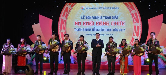 Trao giải 'Nụ cười công chức' cho 10 cá nhân xuất sắc - ảnh 1