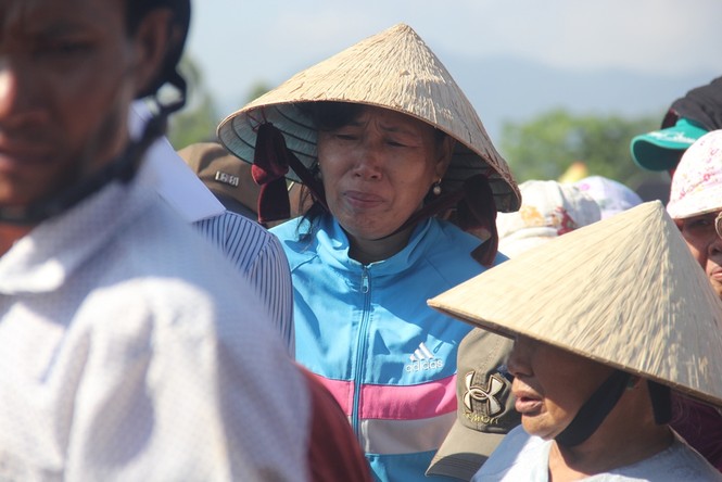 Xóm nghèo nghẹn ngào tiễn đưa ‘hiệp sĩ’ Thôi về đất mẹ - ảnh 6