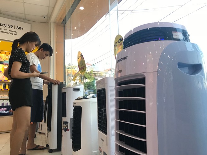 Đà Nẵng: Đổ xô đi mua quạt tránh nóng - ảnh 2