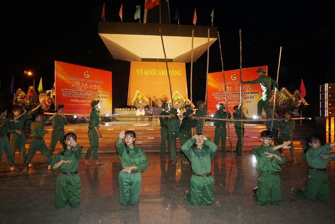 Hàng trăm ĐVTN thắp nên tri ân anh hùng liệt sĩ - ảnh 3