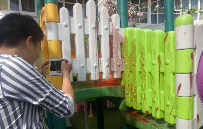 Trường bị “khủng bố” ngay trong ngày khai giảng - ảnh 1