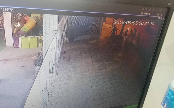 Trường bị “khủng bố” ngay trong ngày khai giảng - ảnh 3