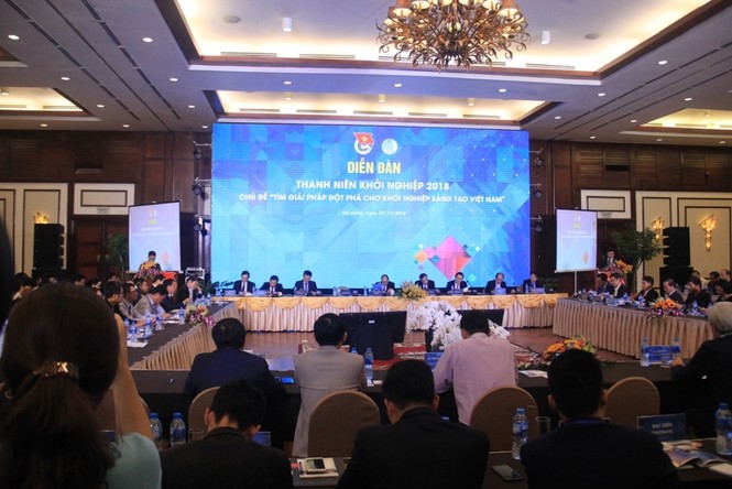 Thủ tướng Nguyễn Xuân Phúc đến dự diễn đàn Thanh niên khởi nghiệp - ảnh 3