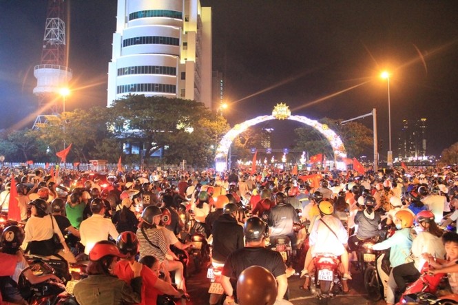 Cổ đông viên sông Hàn tưng bừng ăn mừng chiến thắng - ảnh 7
