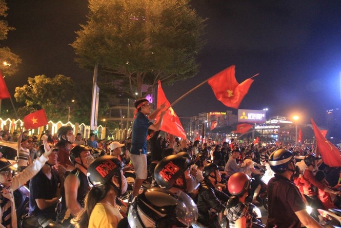 Cổ đông viên sông Hàn tưng bừng ăn mừng chiến thắng - ảnh 4