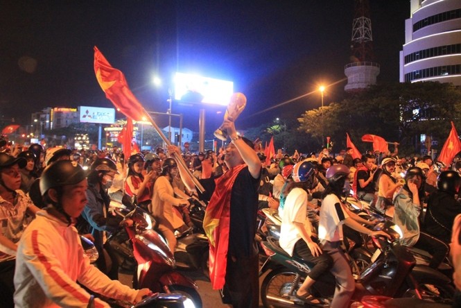 Cổ đông viên sông Hàn tưng bừng ăn mừng chiến thắng - ảnh 5
