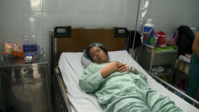 Giằng co với cướp, người phụ nữ bị chém nhiều nhát - ảnh 1