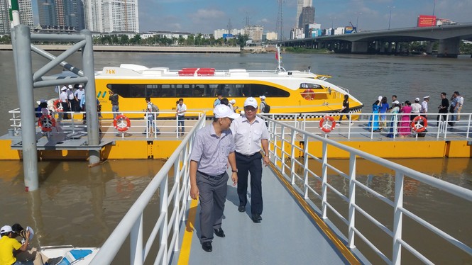Dân Sài Gòn được đi buýt đường sông miễn phí 10 ngày đầu tiên - ảnh 1