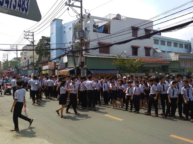 Trường học phát hỏa, hàng trăm học sinh tháo chạy giữa trưa - ảnh 1