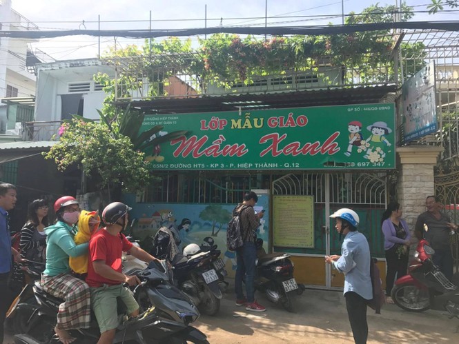 Công an làm việc với phụ huynh có con bị bảo mẫu dùng dao 'dạy dỗ' - ảnh 2