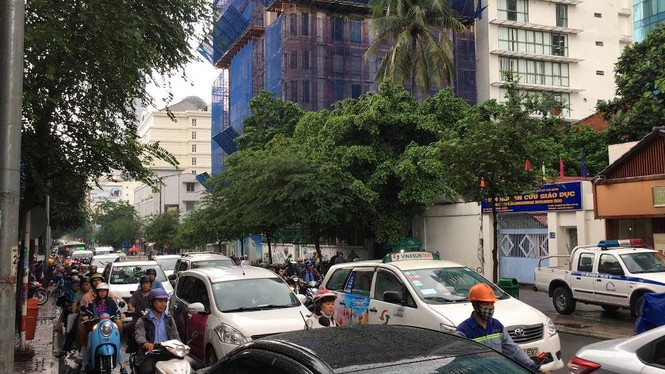 Nữ sinh viên bị xe bồn tông chết ở trung tâm TPHCM - ảnh 2