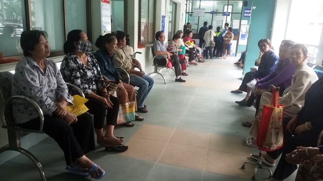 TP. HCM: Bệnh nhân ồ ạt nhập viện vì trời lạnh bất thường - ảnh 1