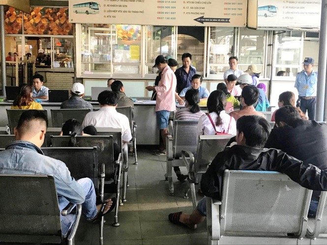 Hết cảnh xô đẩy mua vé xe Tết ở Sài Gòn - ảnh 1