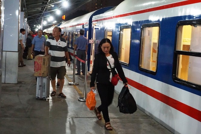Khách đi tàu hoả ‘5 sao’ được tặng suất ăn hàng không - ảnh 3