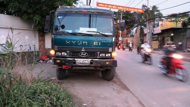 Truy đuổi gần 2km chặn xe ben cán chết người rồi bỏ chạy - ảnh 1