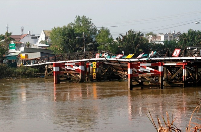 Tận thấy những cây cầu 'chờ sập' ở Sài Gòn - ảnh 10