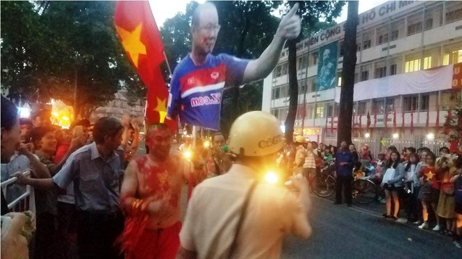 Những cổ động viên 'đặc biệt' của U23 Việt Nam - ảnh 8