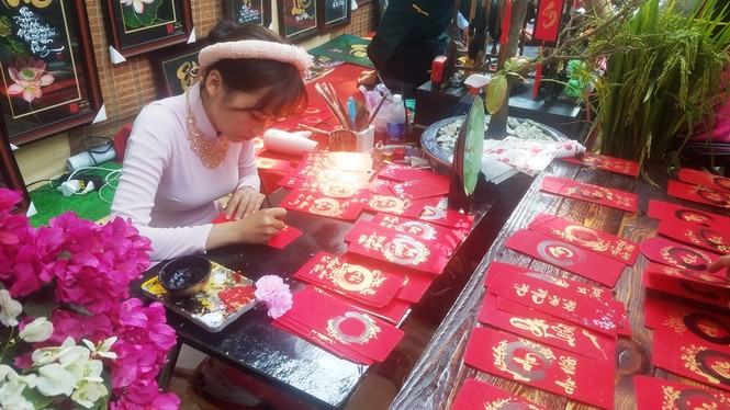 Bà Đồ trổ tài cho chữ ở phố ông Đồ - ảnh 5
