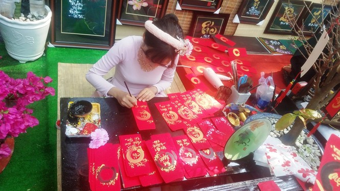 Bà Đồ trổ tài cho chữ ở phố ông Đồ - ảnh 6