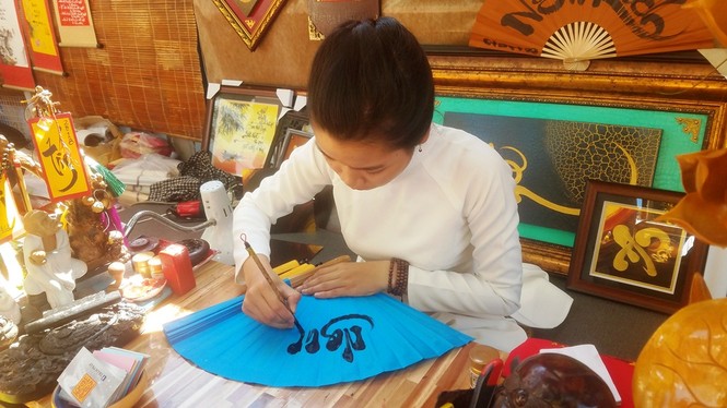 Bà Đồ trổ tài cho chữ ở phố ông Đồ - ảnh 7