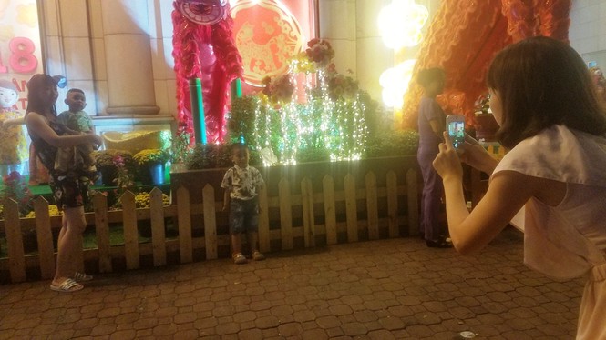 Sài Gòn rực rỡ trước thời khắc giao thừa - ảnh 4