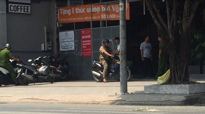 Hỗn chiến tại quán cà phê, hàng chục người tháo chạy - ảnh 1