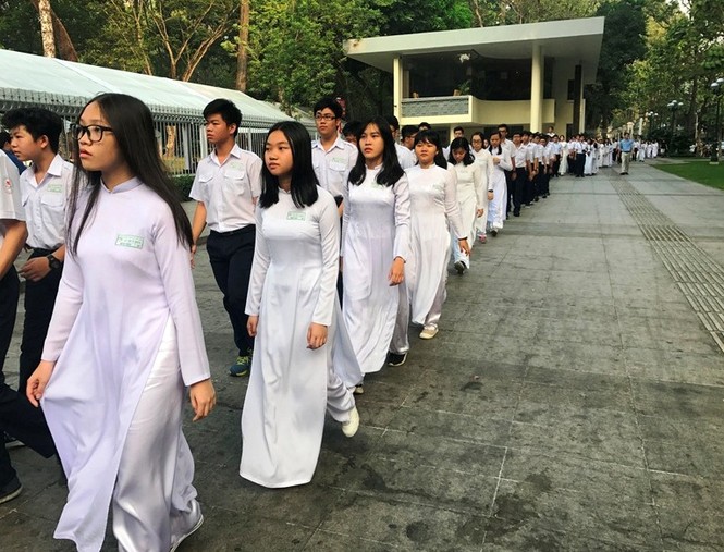 Hàng nghìn người đưa tiễn nguyên Thủ tướng Phan Văn Khải - ảnh 2
