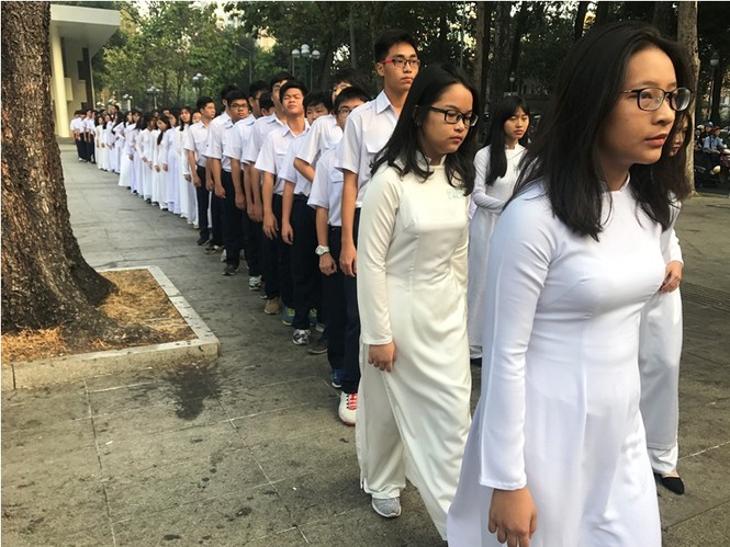 Hàng nghìn người đưa tiễn nguyên Thủ tướng Phan Văn Khải - ảnh 3