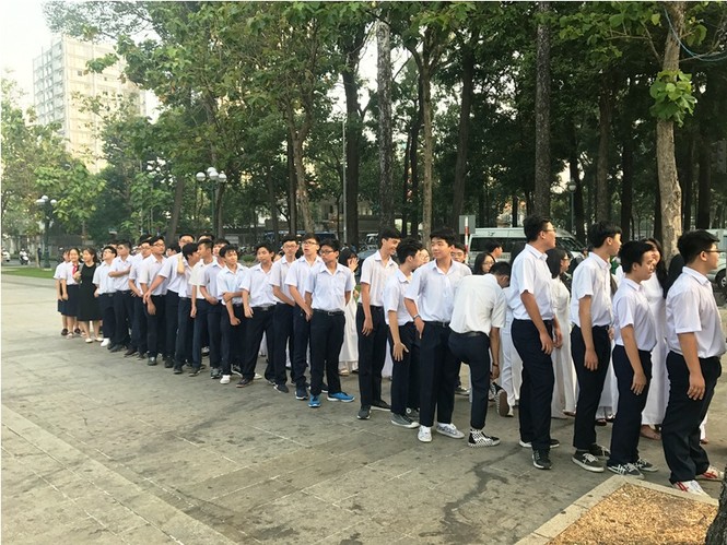 Hàng nghìn người đưa tiễn nguyên Thủ tướng Phan Văn Khải - ảnh 5