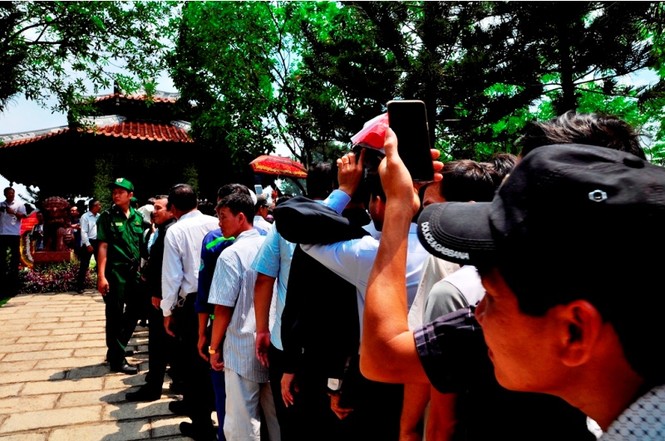 Thương tiếc tiễn đưa nguyên Thủ tướng Phan Văn Khải về đất mẹ - ảnh 14