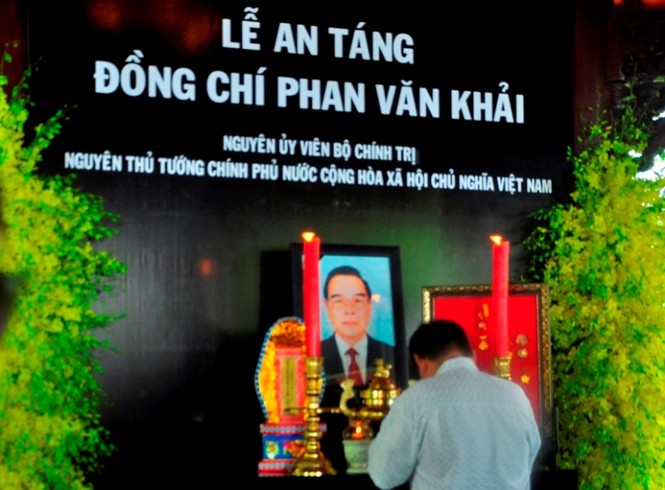 Thương tiếc tiễn đưa nguyên Thủ tướng Phan Văn Khải về đất mẹ - ảnh 15