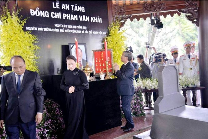 Thương tiếc tiễn đưa nguyên Thủ tướng Phan Văn Khải về đất mẹ - ảnh 13