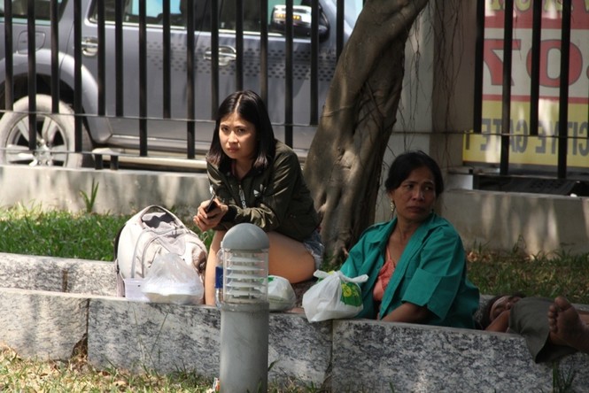 Dân chung cư Carina Plaza lâm cảnh 'màn trời chiếu đất' sau vụ cháy - ảnh 4