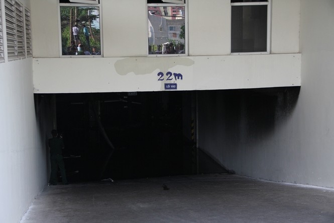 Hiện trường vụ cháy chung cư làm 13 người chết ở Sài Gòn - ảnh 7