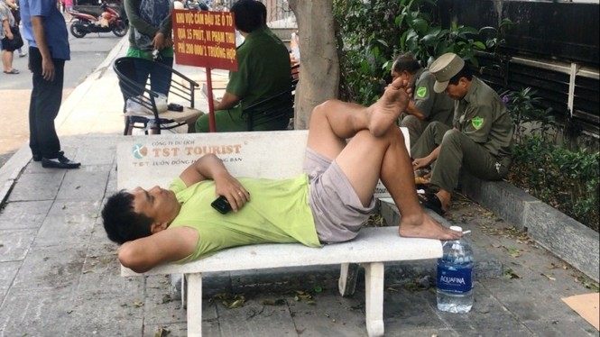 Dân chung cư Carina Plaza lâm cảnh 'màn trời chiếu đất' sau vụ cháy - ảnh 10