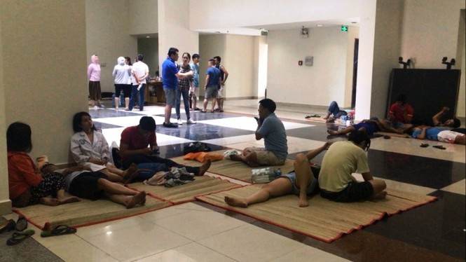 Dân chung cư Carina Plaza lâm cảnh 'màn trời chiếu đất' sau vụ cháy - ảnh 12