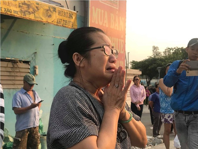 Vụ cháy chung cư Carina làm 13 người chết: 'Con ơi về nhà rồi!' - ảnh 3