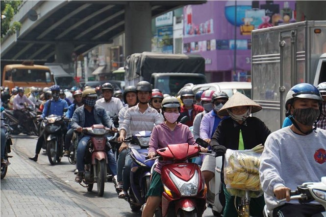 Thanh niên đốt xe ở cửa ngõ Tân Sơn Nhất khi bị CSGT xử phạt - ảnh 2