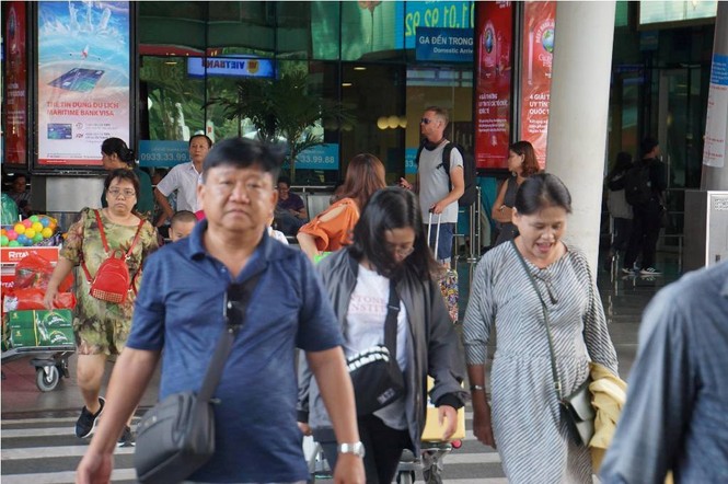 Trở lại Sài Gòn sau kỳ nghỉ lễ, phà Cát Lái kẹt xe kinh hoàng - ảnh 8