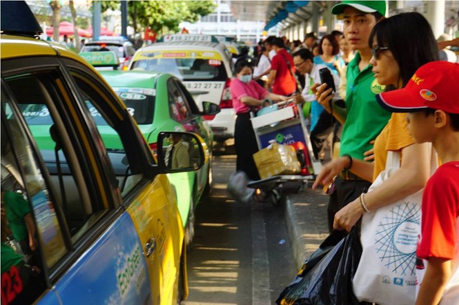 Trở lại Sài Gòn sau kỳ nghỉ lễ, phà Cát Lái kẹt xe kinh hoàng - ảnh 9